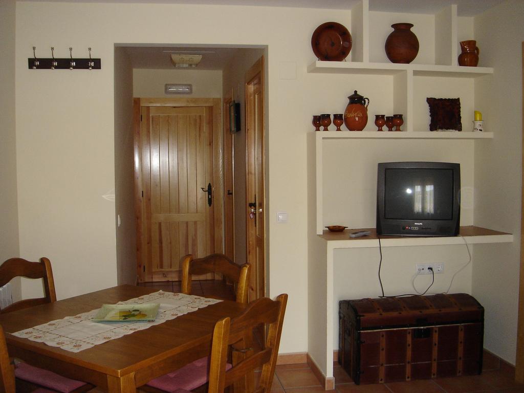 Apartamentos Serrano Ribatajada Exterior photo